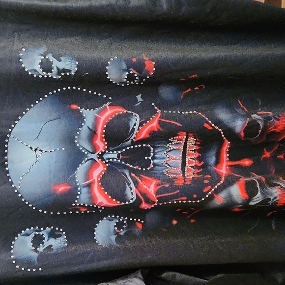 NWOT! Skull diamond top - Picture 3 of 9